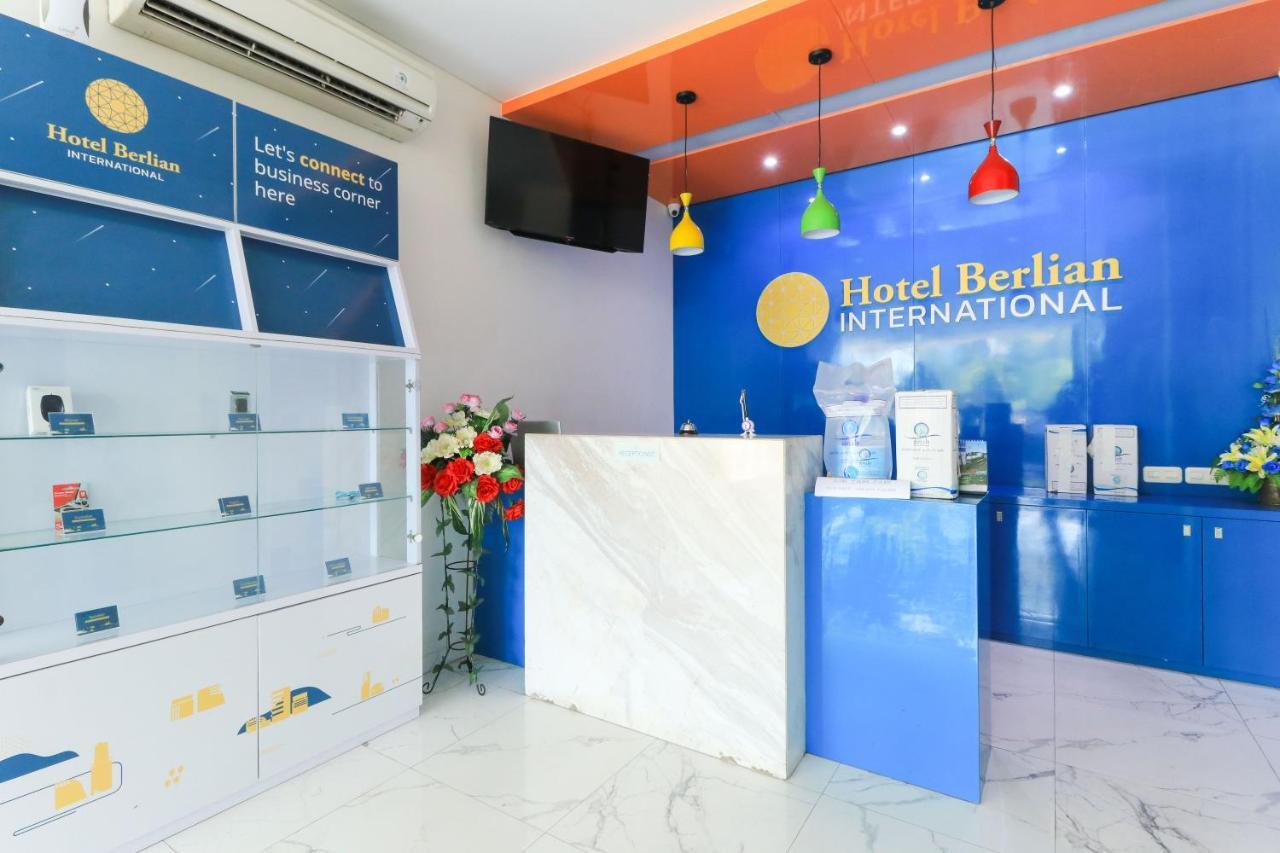 Hotel Berlian International Surabaja Exteriér fotografie